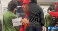 No contaban con su "astucia": captan regreso de "Chavo del 8" al Metro disfrazado de Chapulín Colorado
