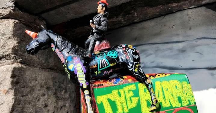 Clutha pub offers reward for stolen 'Elvis' sculpture nicked during robbery