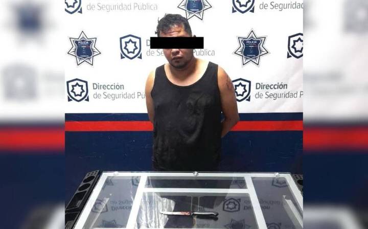 Detienen a hombre por atacar con cuchillo a su pareja en Torreón