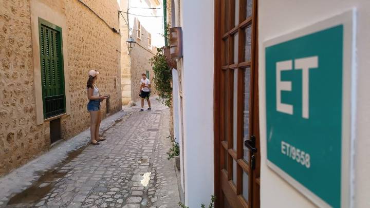 El Ayuntamiento de Sóller frena la subida de la tasa de basuras para viviendas turísticas y hoteles