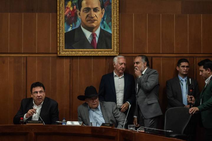 Polémica por propuesta de consulta popular para implementar reforma a la salud
