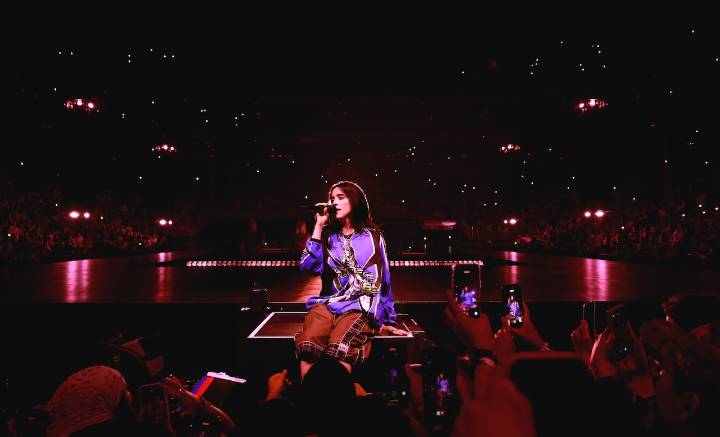 Grammy-winning artist ‘looks so done’ after fan violently yanks her at concert