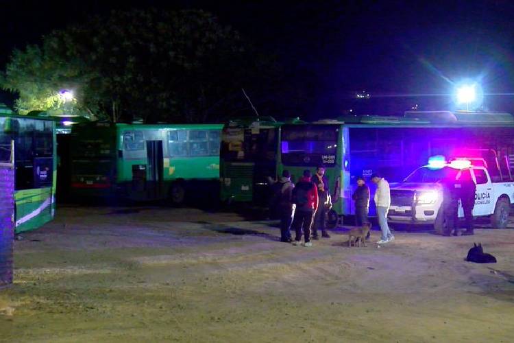 Asaltan oficinas de camioneros