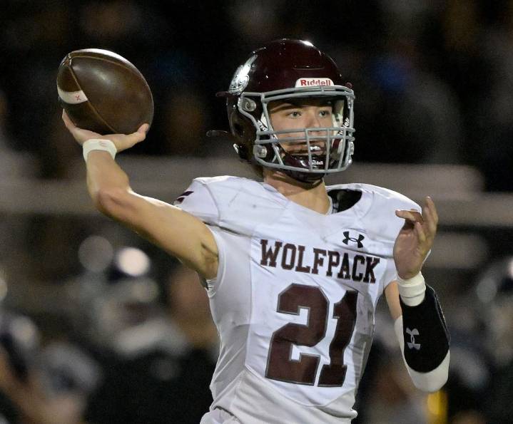 Backup QB leads Claremont comeback over Los Osos, as Wolfpack stays unbeaten