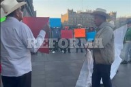 Protestan campesinos en Palacio Nacional por precio de maíz