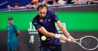 Medvedev impone su jerarquía y elimina a Davidovich del Masters 1000 de Shanghái