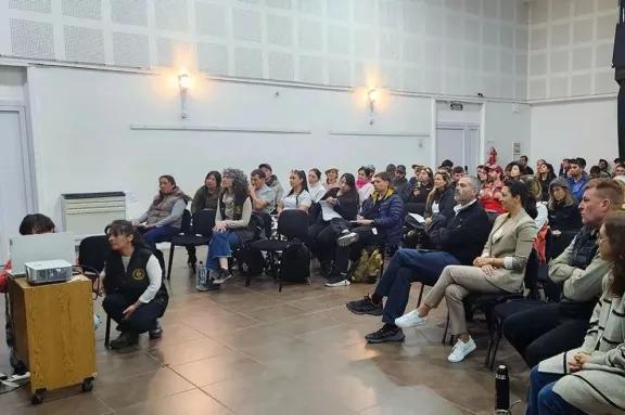 apacitan a nuevos prestadores para impulsar el senderismo turístico en Neuquén