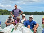 Gobernación participó en jornada Pesca tu Plástico en laguna de Punta de Piedras