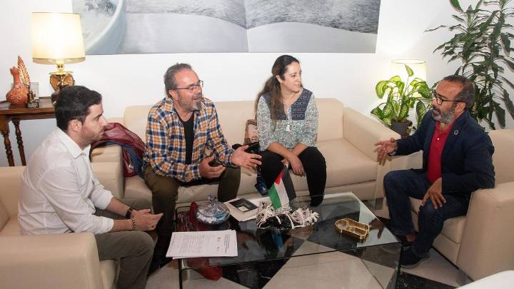 Nuevo paso para la creación de un observatorio para luchar contra la soledad en Cáceres
