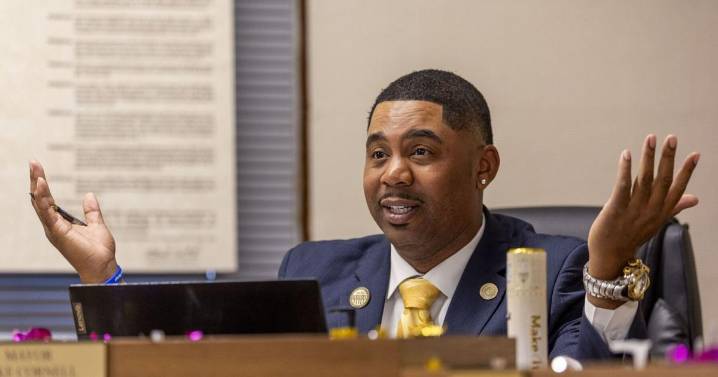 Riverview mayor wears badge, bullies opponents, critics say