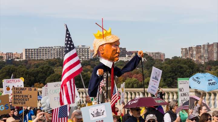 Millones de personas protestan en Europa y EEUU contra Trump bajo el lema "No Kings"
