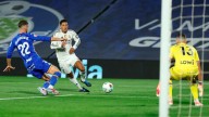 Estrecho triunfo devuelve a Real Madrid a punta en fútbol de España
