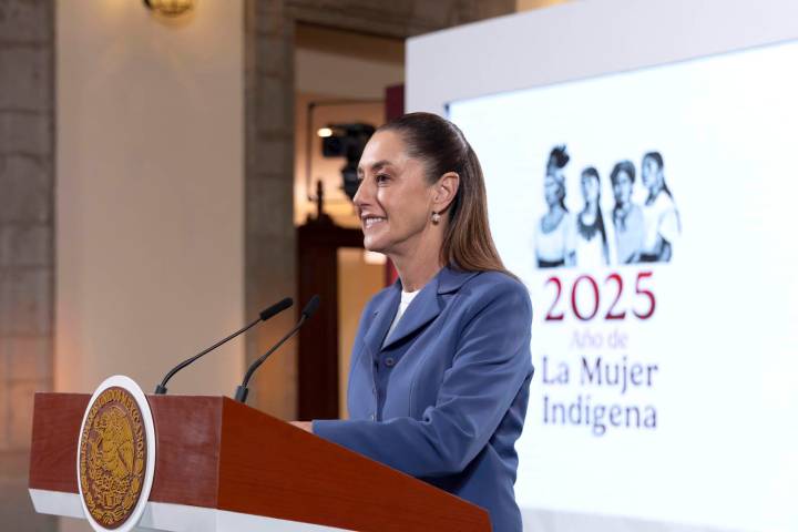 Va Sheinbaum por unificación del sistema de salud en 2027