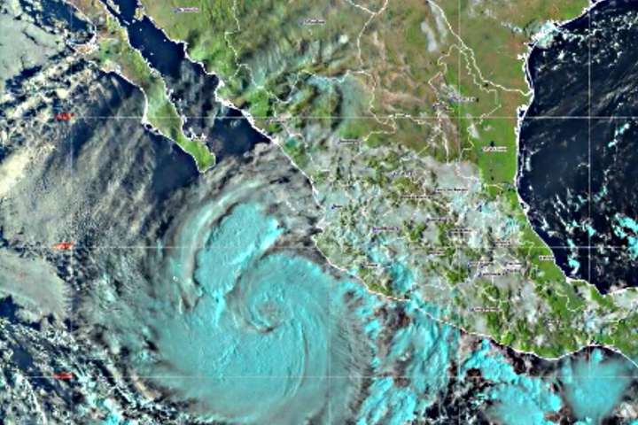 Huracán Priscilla avanza hacia BCS con lluvias y oleaje elevado; prevén que no toque tierra