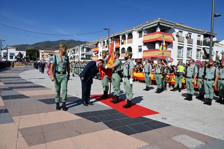 Más de 300 personas asisten a la Jura de Bandera Civil en Benalmádena