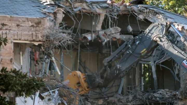 Historic preservation group seeks to pause White House wing demolition