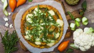 La deliciosa pizza proteica que puedes preparar con solo dos ingredientes (y no es con coliflor ni garbanzos)