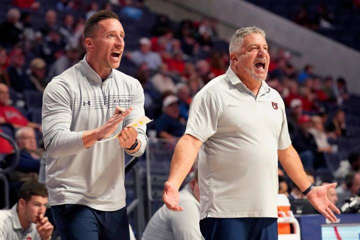 Sons-in-waiting: Pearls and Sampsons are part of trend of college basketball coaches passing programs down – Chicago Tribune