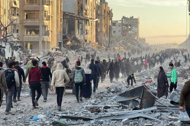 Palestinians Return to Ruins after Guns Fall Silent