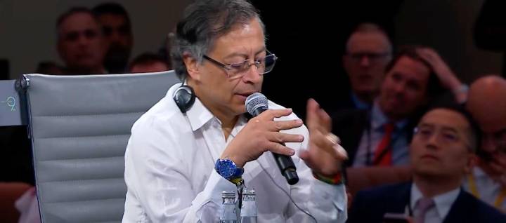 "Se romperá contrato": Petro sobre empresa que suministra combustible al avión presidencial