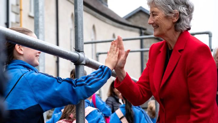 La abanderada de la izquierda, Catherine Connolly, será la nueva presidenta de Irlanda