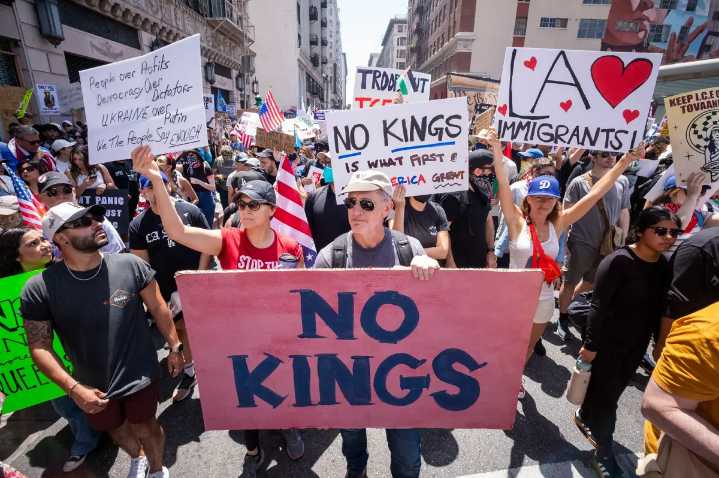 "No Kings" convoca a más de 2,500 manifestaciones en todo el país