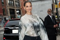 Katie Holmes ha sido la primera en aplicar el manual de uso moderno para llevar el jersey más clásico