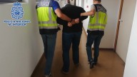 Detienen a un hombre por grabar con una cámara oculta a su hija y sus amigas desnudas