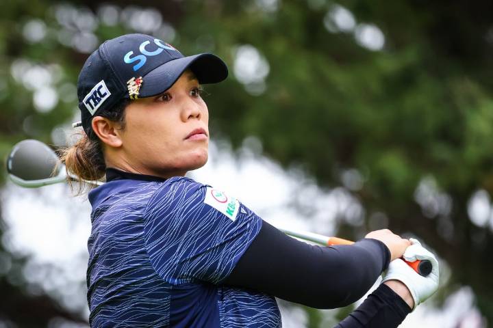 Deadspin | Hye-Jin Choi builds 5-shot lead at Maybank Championship