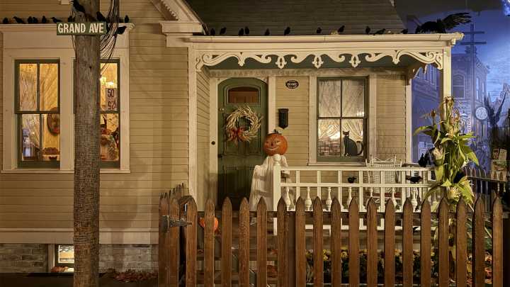 Halloween returns to Streets of Old Milwaukee at MPM 🐦‍⬛