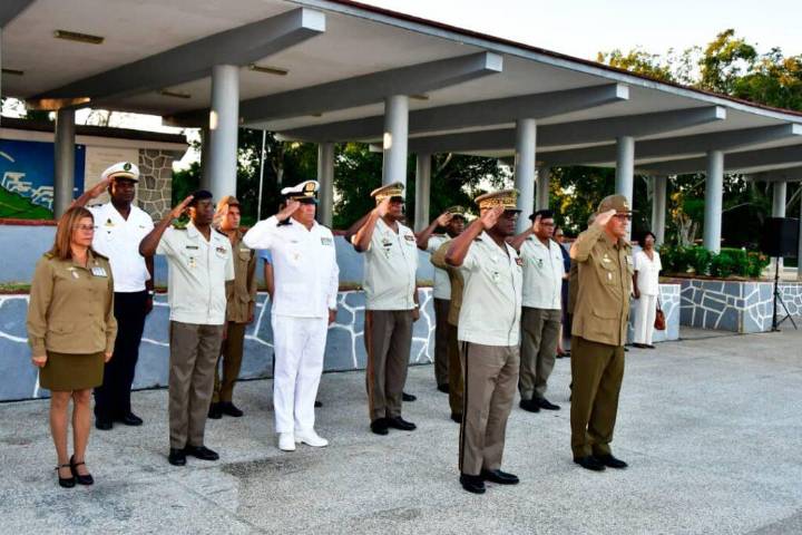 Visita Cuba jefe del Estado Mayor General del Congo