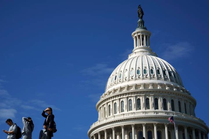 Una jueza prohíbe a Trump despedir a funcionarios durante el cierre del Gobierno de Estados Unidos