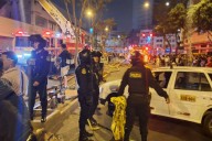 Cerca de 20 unidades de bomberos se desplazaron para atender el incendio en jirón Huanta