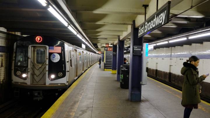 Stranger slashes man leaving Manhattan subway station in unprovoked attack
