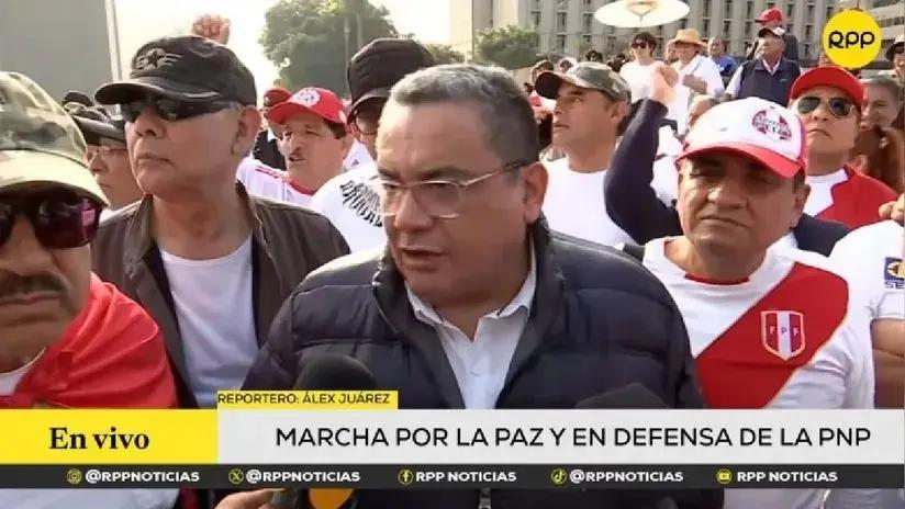 Juan José Santiváñez llegó a marcha ciudadana en apoyo a la Policía Nacional: "Yo no he venido como candidato"