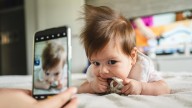 El Gobierno regulará la práctica de compartir fotografías y videos de los hijos en redes sociales