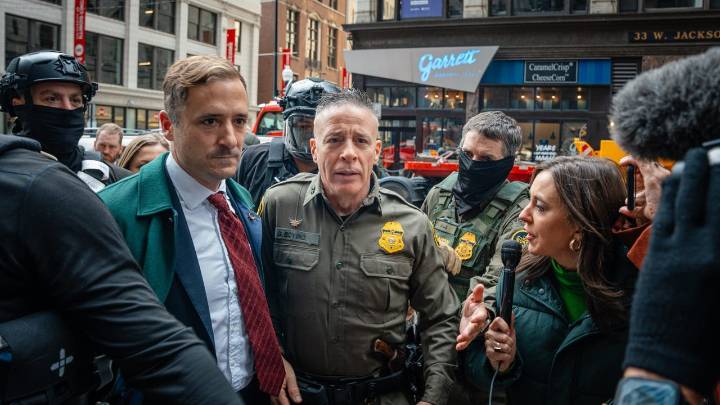 Appeals court blocks order requiring Bovino to brief Chicago judge on immigration sweeps