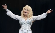 Dolly Parton anuncia: “¡Aún no estoy muerta!”
