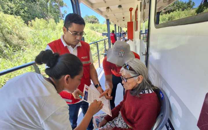Ucayali: Pensión 65 lleva atención a comunidades nativas a bordo de embarcación fluvial