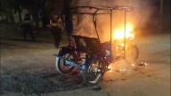 Morales: Vándalos que dicen llamarse barristas incendian trimóvil en el sector Las Palmeras
