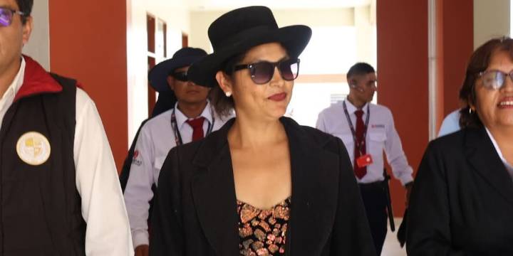 Magaly Solier reaparece tras hospitalización: fue homenajeada en la universidad de Huanta