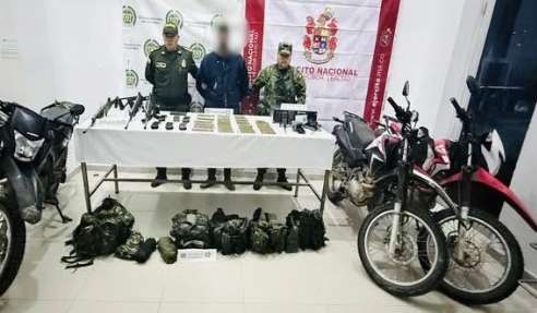 Incautan arsenal bélico de grupo armado en zona rural de Ipiales, Nariño