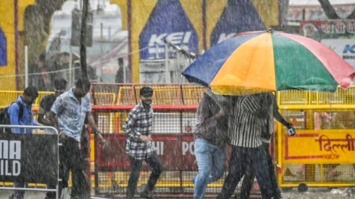 Weather Update Today: Delhi-NCR Witnesses Rain; Cyclone 'Shakhti' Weakens; Jammu Schools To Remain Shut