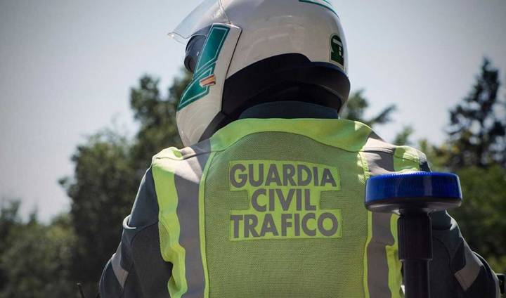 Fin de puente complicado en la A-49: dos incidentes en Camas causan retenciones y tensión en la carretera