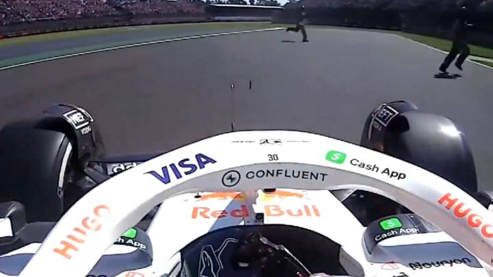 Se rozó la tragedia en el GP de México: Lawson casi atropella a dos comisarios que invadieron la pista