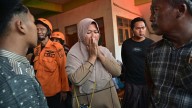 El horror de la escuela en Indonesia: ya son 14 los muertos y hay 49 personas desaparecidas