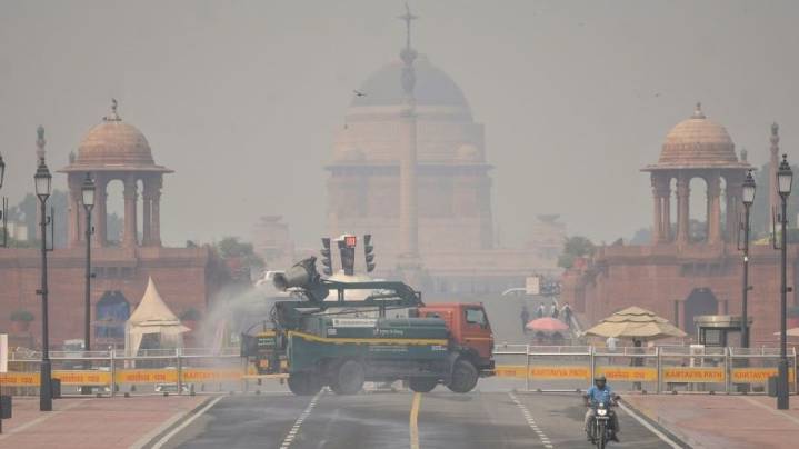 Delhi records coldest October night in two years, AQI improves to ‘poor’