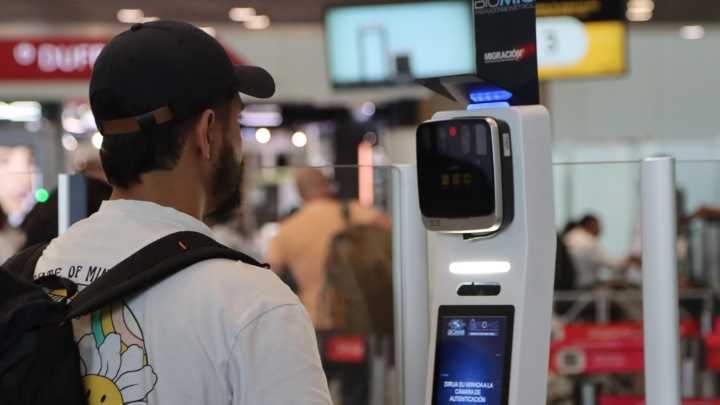 Migración Colombia dará hasta $100.000 o 5.000 millas por registrarse en el Biomig en Bogotá, Medellín y Cartagena