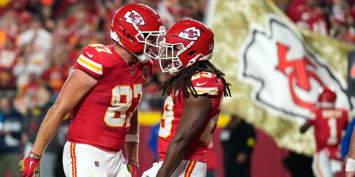 LIVE BLOG: Chiefs lead Commanders 28-7 in fourth quarter of Monday night showdown