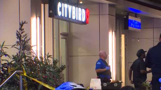 Police: 2 shot, including teenager, on Cincinnati’s Fountain Square